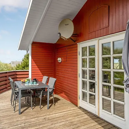 Nice Home In Frostrup With House Sea View Lild Strand
